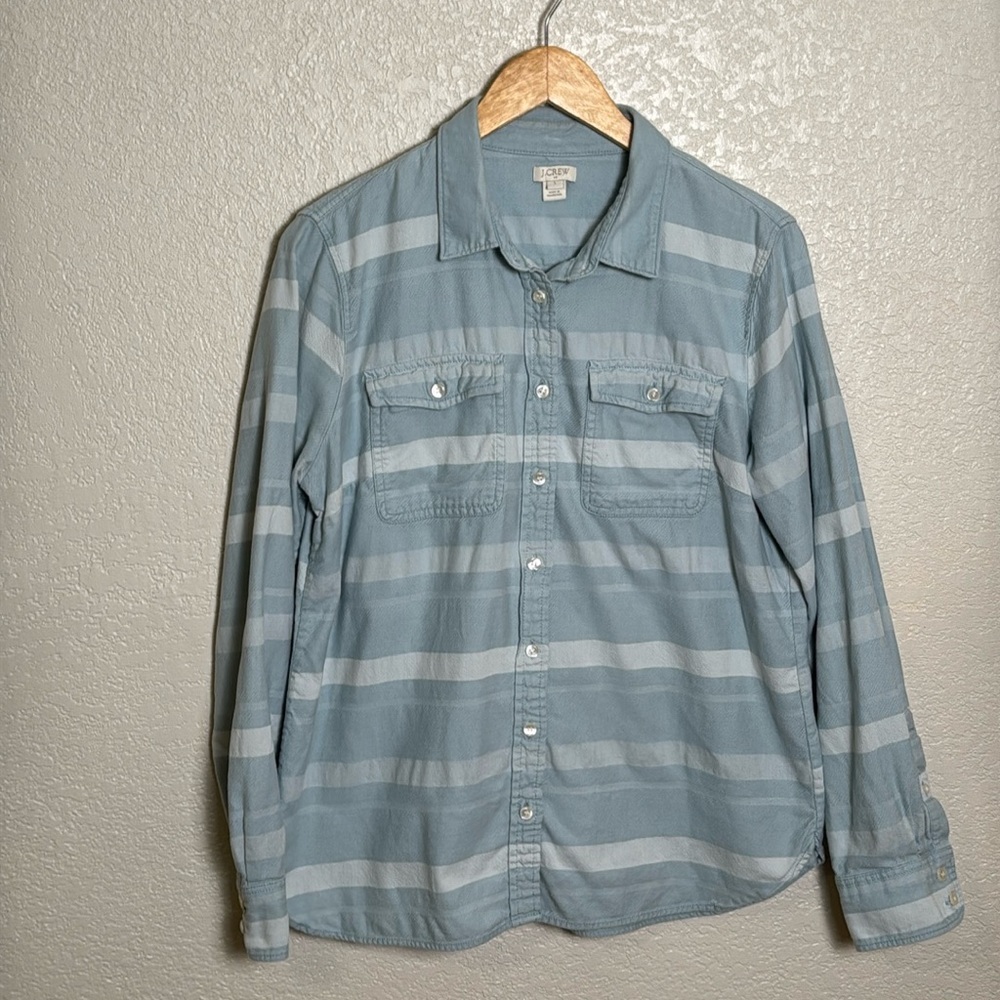 J Crew Women’s Large Button Down Shirt Blue Striped‎ 100% Cotton Long Sleeve